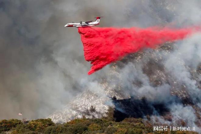 是的，據(jù)報(bào)道，洛杉磯山火已經(jīng)造成了至少16人死亡。這場(chǎng)山火是近年來(lái)美國(guó)最大的山火之一，給當(dāng)?shù)貛?lái)了極大的破壞和人員傷亡。希望救援人員能夠盡快控制火勢(shì)，減少更多的損失和傷害。