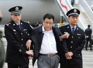 姜鵬舉是偽滿漢奸官員，在偽滿時期擔任偽滿軍政部次長等職。抗戰(zhàn)勝利后，姜鵬舉被遣返回國接受審判。最終，他被確定為漢奸罪并被判處刑罰。因此，姜鵬舉確實被遣返回國。，以上內(nèi)容僅供參考，建議查閱相關(guān)史料或新聞報道獲取更多信息。對歷史上漢奸的行為，我們要保持憤慨和警惕，同時認識到國家尊嚴和民族利益的重要性。