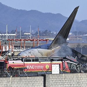 韓國(guó)客機(jī)碰撞爆炸事故已致120人死亡